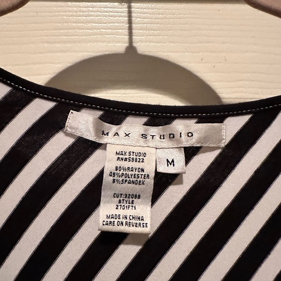 Women’s Max Studio Top - Picture 4 of 4